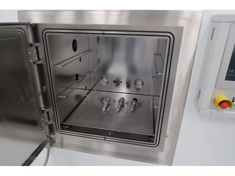 Ultrahochvakuum-Trockenreinigungsanlage mit RGA.webp